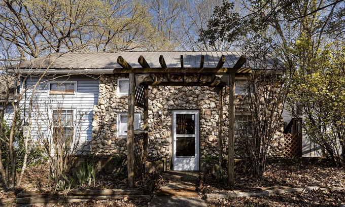 Knoxville House | Story book cottage! S