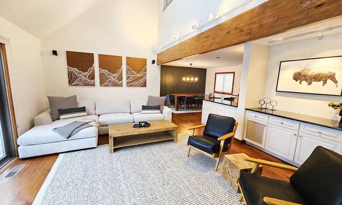 Stowe Area Condo | Stowe Comfort: Centrally located upscale 2BR condo
