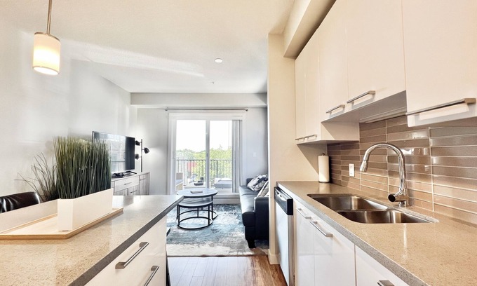 Whyte ave Condo | Strathcona/Whyte new condo- heart of Edmonton w/underground parking