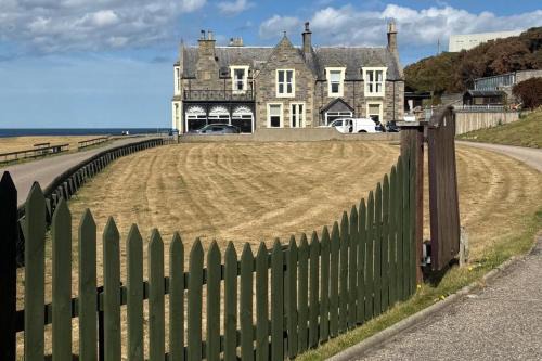 Buckie House | Strathlene House Retreat - 5 bed deluxe Business Holiday Accommodation