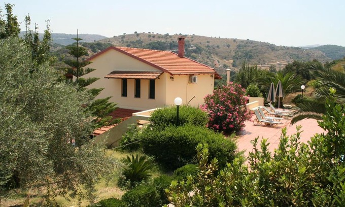 Monopari Villa | Stratos Villas