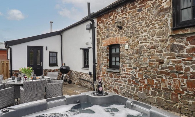 Holsworthy House | Strawberry Bank - Pipistrelle