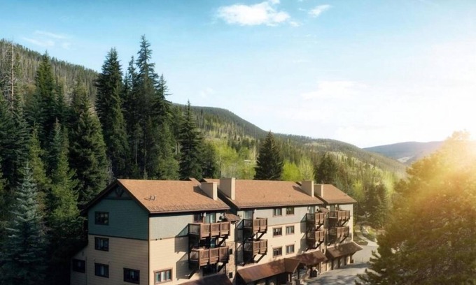 Vail Condo | Streamside at Vail Vibrant 1BR Condo with Swimming Pool