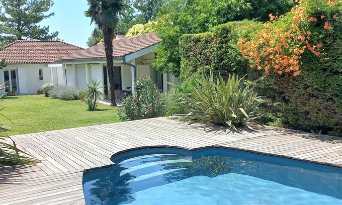 Pont des Demoiselles-Montaudran-La Terrasse House | Street level house not overlooked with private pool