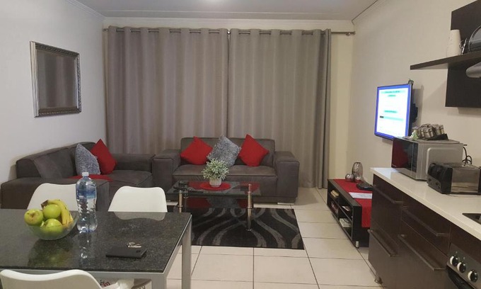 Greater Johannesburg Metropolitan Area Apartment | Strelitzia Apartment