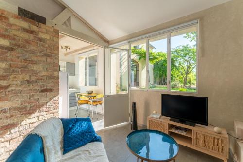 Sarrians Apartment | Studio à la campagne