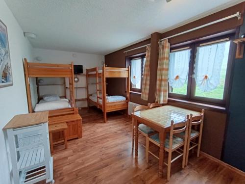 Montgenevre Apartment | Studio économique 4 pers - 1* - Animaux admis - Centre village Montgenèvre - FR-1-445-75