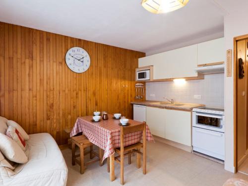 Brides-les-Bains Apartment | Studio 5 pers, centre Brides-les-Bains, balcon, proche thermes et télécabine - FR-1-512-19