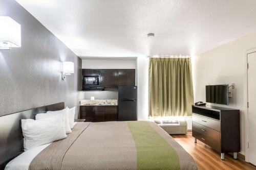 North Arlington Hotel | Studio 6-Arlington, TX