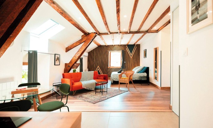 Aix-les-Bains City Center Apartment | Studio 6 in city center with parking