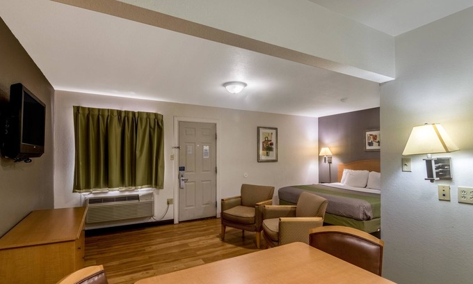 Lubbock Hotel | Studio 6 Lubbock, TX - Medical Center