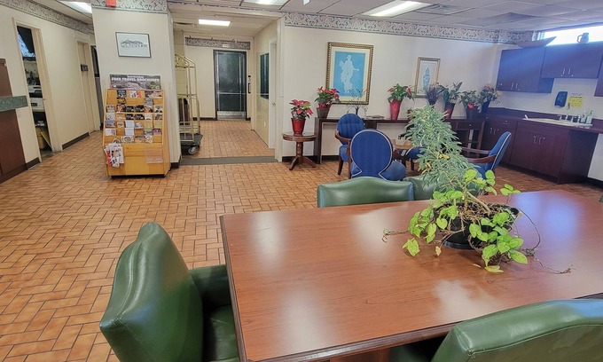 Decatur Hotel | Studio 9 Inn & Suites
