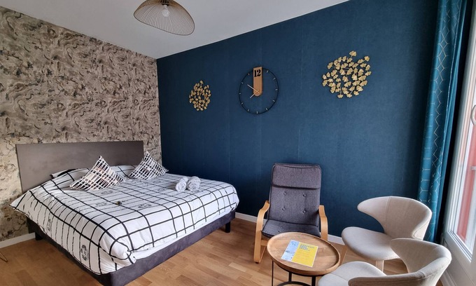Beauvais Apartment | Studio Alizé Centre-ville/ 650m Gare/ 10 min Aeroport Bus/ The Getaway Beauvais