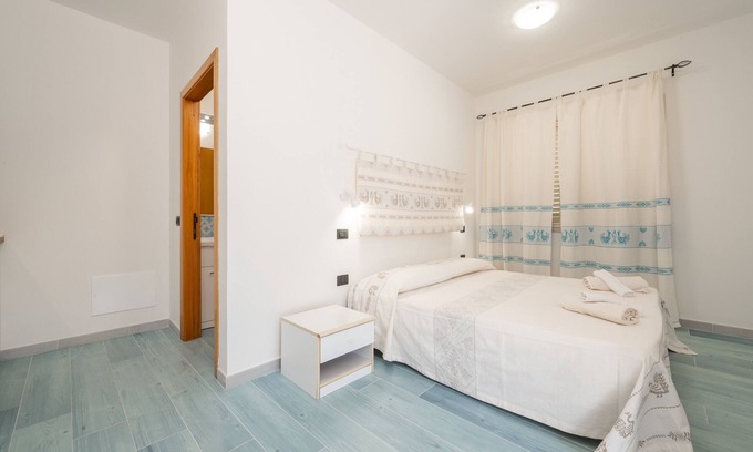 Villa San Pietro Apartment | Studio Apartment 'Villa Erica Appartamento Erica' with Mountain View, Wi-Fi and Air Conditioning