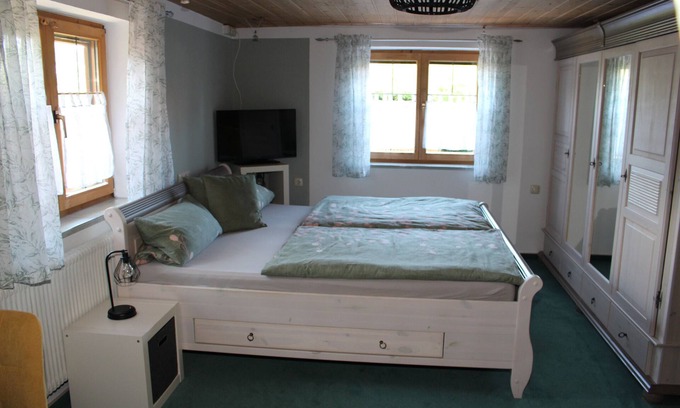 Bad Bayersoien Apartment | Studio Apartment 'Without Lake View' with Sea View, Shared Terrace and Wi-Fi