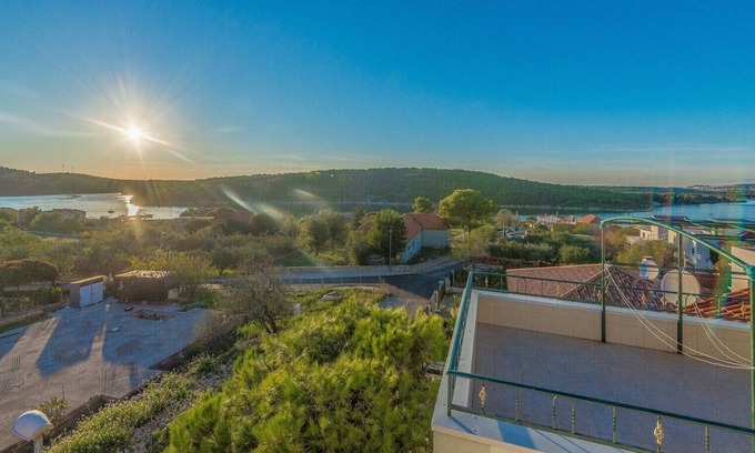 Jadrtovac Apartment | Studio Apartment Ivic A4 with balcony