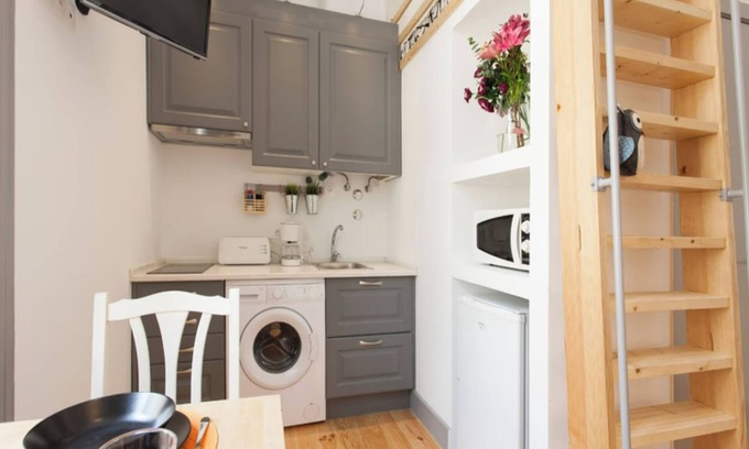 Mouraria Apartment | Studio Apartment Located Central Lisbon