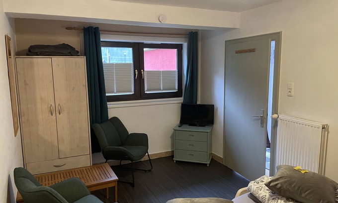 Stall Apartment | Studio Apartment 'Pepper' with Mountain View, Private Garden and Wi-Fi