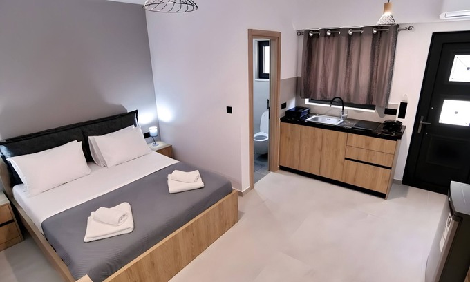 Vlicho Apartment | Studio Apartment 'Sokol Stone House 2' with Mountain View, Wi-Fi and Air Conditioning