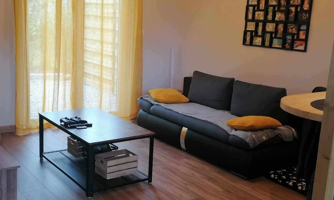 Bourbriac Apartment | Studio au Calme Entre mer et Campagne