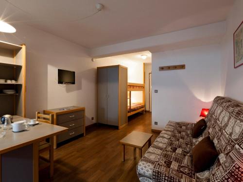 Brides-les-Bains Apartment | Studio avec Balcon en Centre-Ville, Proche Télécabine et Thermes à Brides-les-Bains - FR-1-512-14