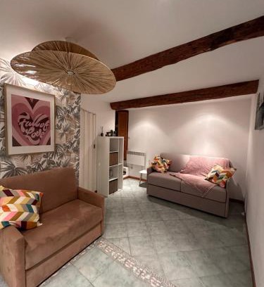 Sillans-la Cascade Apartment | Studio Brin Damour