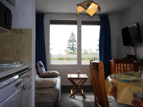 Chamrousse Apartment | Studio cabine 4 pers proche pistes, animaux admis - FR-1-549-62
