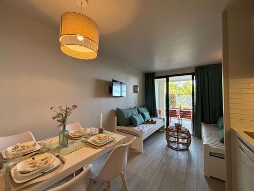 La Croix des Gardes Apartment | Studio cabine 5 pers, piscine, parking - Cannes la Bocca - FR-1-609-100