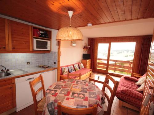 Les Saisies Apartment | Studio cabine avec balcon plein sud, 5 couchages, animaux tolérés, casier à skis - FR-1-293-129
