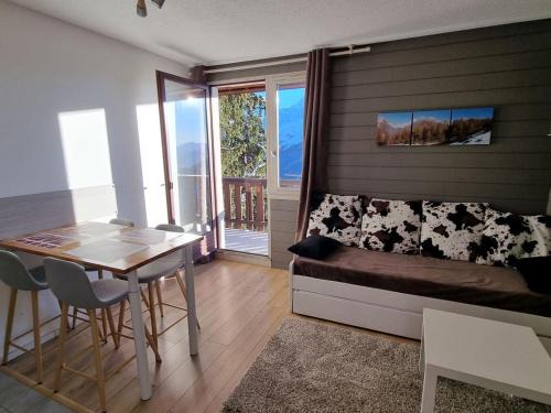 La Rosiere Apartment | Studio cabine cosy à La Rosière - Ski aux pieds, balcon sud, parking couvert, casier à skis - FR-1-275-159