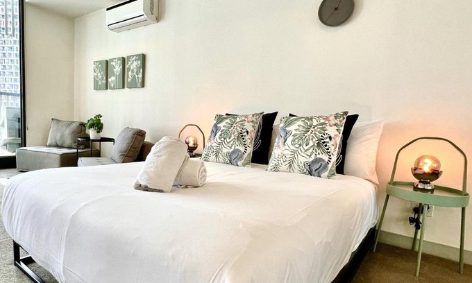Carlton South Apartment | Studio, Carlton, Queen Victoria Market, Uni Melb