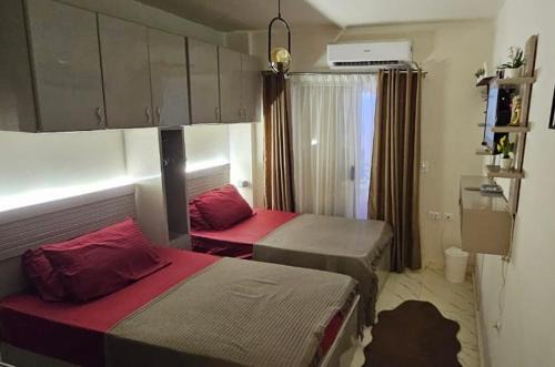 Al-Hammam Apartment | Studio Carmen with a Pool View
