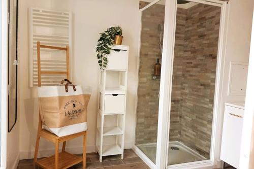 Cergy Apartment | Studio CERGY 5 min de la Gare et place parking