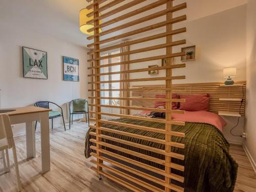 Chartres Apartment | Studio charmant avec balcon en centre-ville