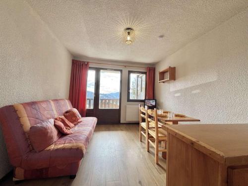 Notre-Dame-de-Bellecombe Apartment | Studio cosy à 50m des pistes, balcon, parking, casier à skis, proche village et école de ski - FR-1-595-11