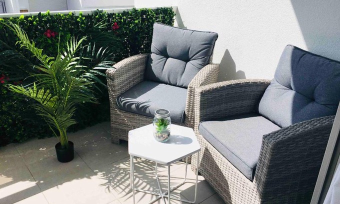 Le Couchant Apartment | studio cosy et moderne au couchant situé 150m de la plage -avec PARKING GRATUIT PRIVE - 25m2 - climatisé - balcon - wifi gratuit