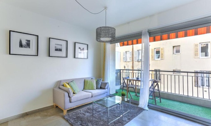 Prado - Republique Apartment | Studio Cosy Merle