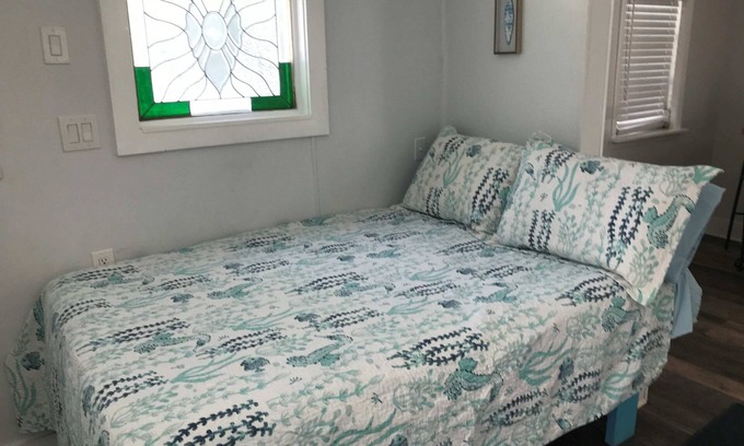 Bayport Apartment | Studio Cottage on quiet road in Beautiful Bayport.