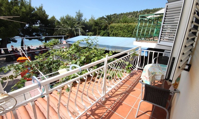 Drvenik Apartment | Studio flat near beach Drvenik Donja vala, Makarska (AS-6658-a)