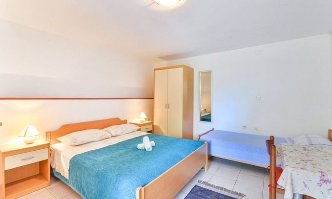 Tkon Apartment | Studio flat near beach Tkon, Pašman (AS-698-a)