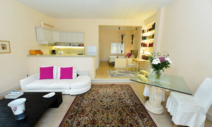 Agios Ioannis House | Studio for two (Amon Ra)