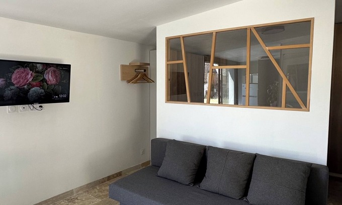 Saint-Quentin-la-Poterie Apartment | Studio in the South of France, 5 minutes from Uzès in Saint Quentin la Poterie