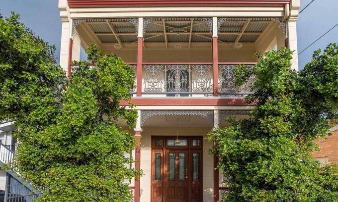 Ashgrove Apartment | Studio in Ashgrove W/Bedroom Loft