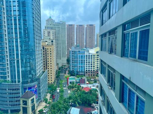 Bagumbayan Apartment | Studio in Eastwood City with Free Pool, Parking & Netflix