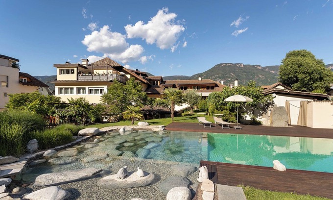 Nalles Apartment | Studio "Kreuzwegerhof Nals Blaub" with Mountain View, Pool, Wi-Fi & Garden