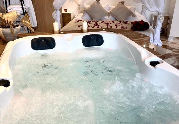 Prades-le-Lez Apartment | Studio La Boheme Jacuzzi et Terrasse vu sur Pic Saint Loup