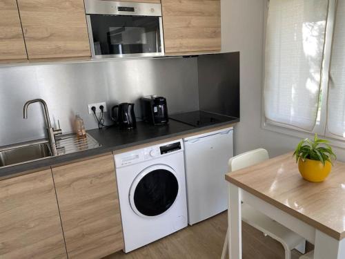 Noisy-le-Grand Apartment | Studio Les Oliviers