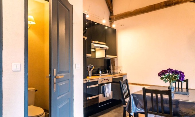 Bailly Apartment | Studio Lilas, capacity 4 people