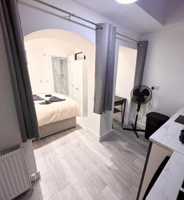 Magherafelt Apartment | Studio Near London Eye