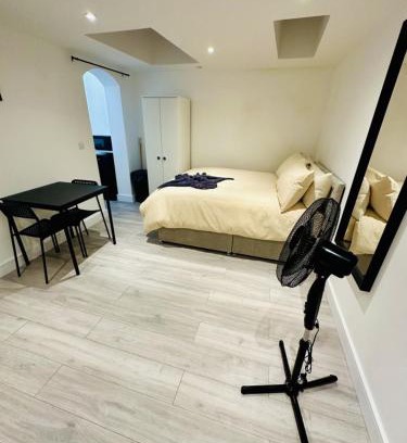 Magherafelt Apartment | Studio near London Victoria